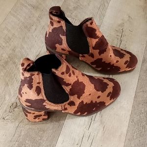 Cow print Muk Luk booties size 9